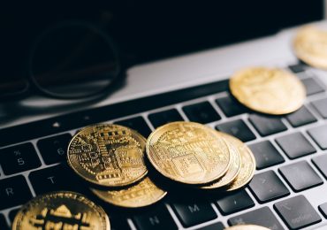 KSeF‑to‑Chain: tokenizacja e‑faktur w Polsce i DeFi faktoring odwrotny dla MŚP (przewodnik z przykładami i ryzykiem)