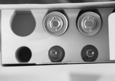 Energio‑stablecoiny: tokenizowane kWh w mikrosieciach OZE – jak działają, gdzie mają sens i co na to prawo