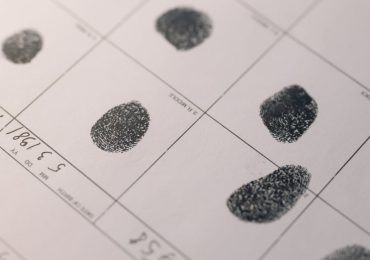 Portfele bez seedów: Passkeys + EIP‑7212 i EIP‑7702 zmieniają UX Web3 (bezpieczeństwo, wdrożenie, prawo)